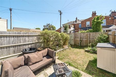 3 bedroom terraced house to rent - Photo 2