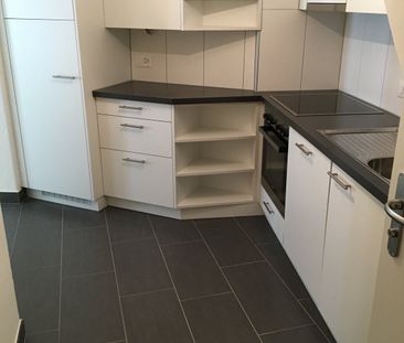 Appartement atypique de 2.5 pces au 2ème étage ! - Foto 2