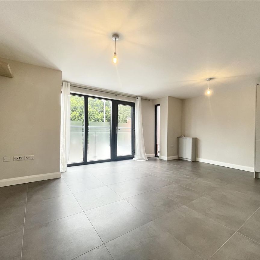 Apt 3, 1A Utility Street, - Photo 1