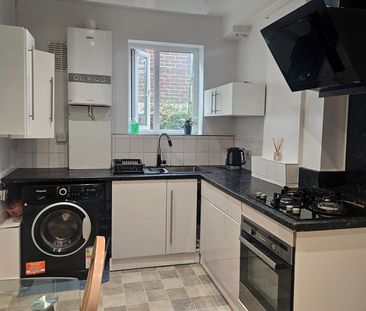 Room in a Shared House, Downderry Road, BR1 - Photo 2
