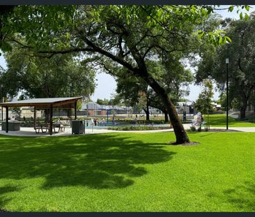 Leafy “Avenues” Living – Modern Comfort Near the City - Photo 6