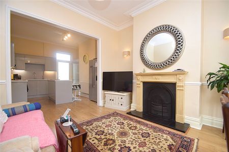 5 bed terraced house to rent in Prospect Road, Scarborough, YO12 - Photo 2