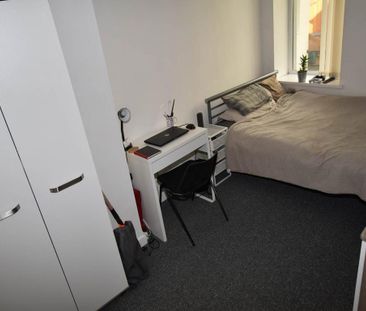 6 bedroom house to rent - Photo 3
