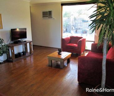 Furnished Courtyard Retreat - Private, Peaceful & Low Maintenance - Photo 1