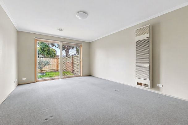 1/12 Crewe Road, Hughesdale, VIC, 3166 - Photo 1