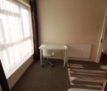 5 bedroom detached house to rent - Photo 4