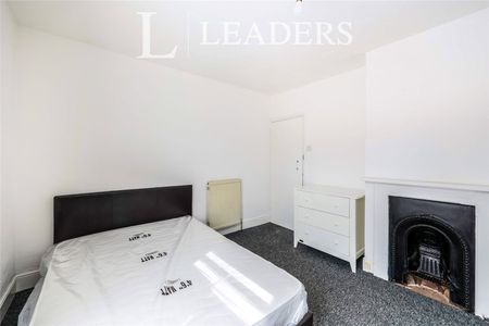 4 bedroom house to rent Percy Road, PO4 - Photo 3