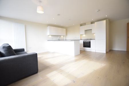 3 bed flat to rent in Vandale House, BH1 - Photo 2