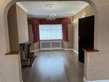 Howberry Close, Edgware, HA8 - Photo 2