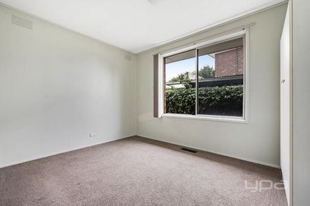 5 Gladstone Park Drive, Gladstone Park - Photo 4