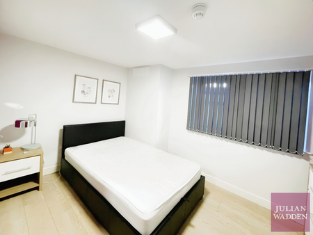 1 bedroom in a house share to rent - Photo 2