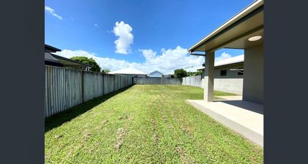 Air Conditioned, Secure 3 Bedroom Home - Photo 4