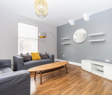 4 bedroom end of terrace house to rent - Photo 1