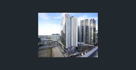 Modern Stylish 1 Bedroom Apartment in M DOCKLANDS - Photo 2