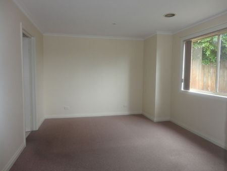 Spacious Townhouse in Prime Location - McKinnon School Zone - Photo 2