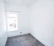 3 bed House - Terraced for Rent - Photo 3