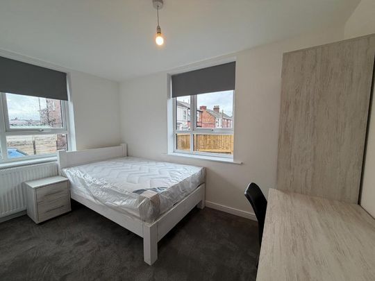 6 bedroom flat to rent - Photo 1