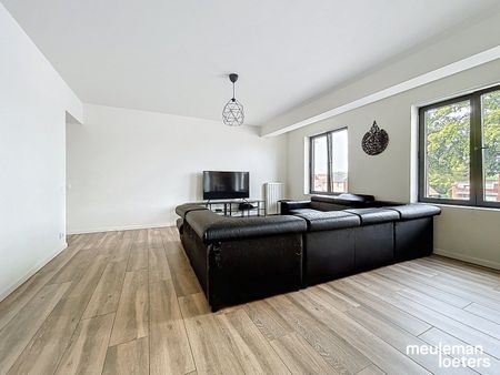 Lichtrijk appartement met terras en autostaanplaats - Foto 3