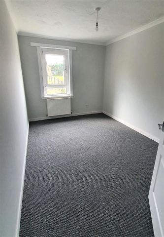 2 bedroom ground floor flat to rent - Photo 2