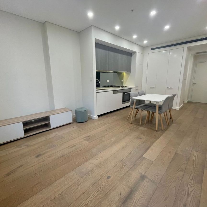 Modern Fully Furnished 1-Bedroom Plus Study Apartment in the Heart of Waterloo - Photo 1