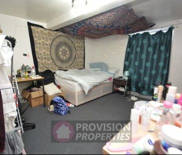 3 Bedroom Flat, Hyde Park, Leeds - Photo 5