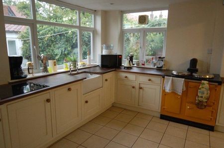 2 bedroom semi-detached house to rent - Photo 4