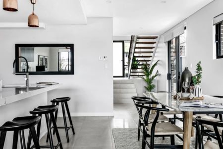 Impeccable Residence of Contemporary Style and Superior Quality - Photo 2