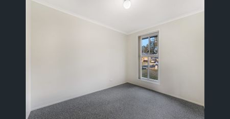 WELL MAINTAINED IN FANTASTIC LOCATION! - Photo 4