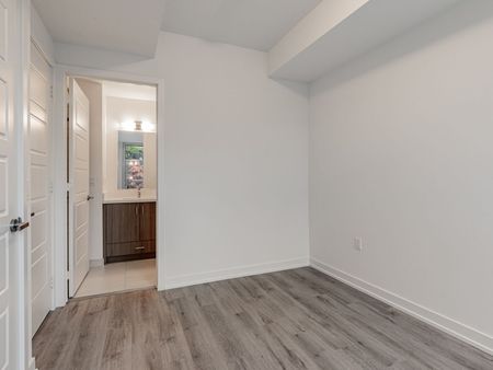 For Lease - 333 Sunseeker Avenue Unit# 117, Innisfil, Ontario - Photo 4