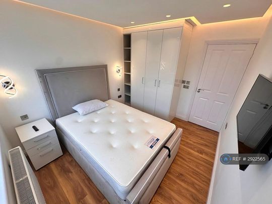 1 bedroom in a house share to rent - Photo 1