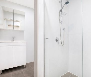 Stylish Studio Apartment Moments from Westfield & Transport - Photo 4