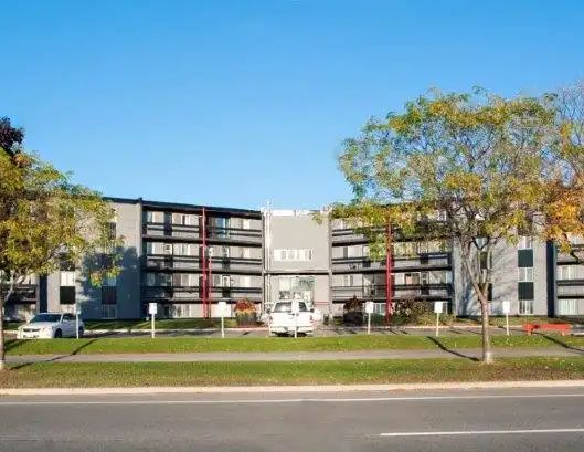 RENOVATED 2 Bedroom Apartment All Inclusive With Internet | 1421 Brookdale Avenue, Cornwall - Photo 1