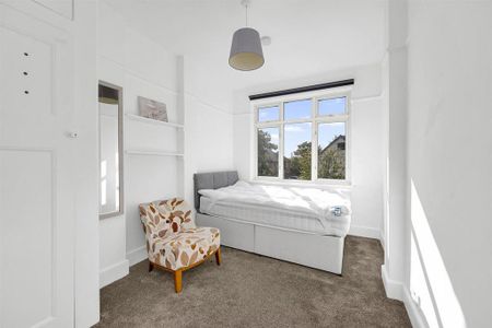 4 bedroom semi-detached house to rent - Photo 4