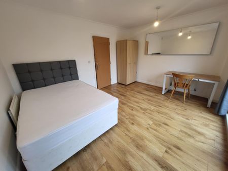 4 bedroom semi-detached house to rent - Photo 5