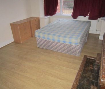 Room in a Shared House, Brook Road, M14 - Photo 1