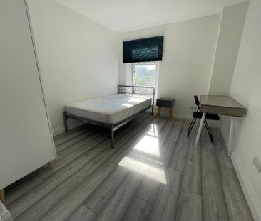 6 bedroom terraced house to rent - Photo 4