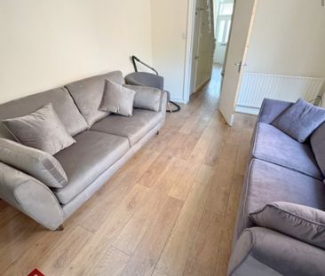 7 Bedroom Mid Terraced House - Photo 1