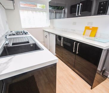 Student House, Winton - Photo 3