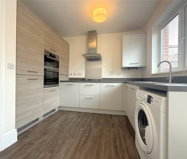 3 bedroom terraced house to rent - Photo 4