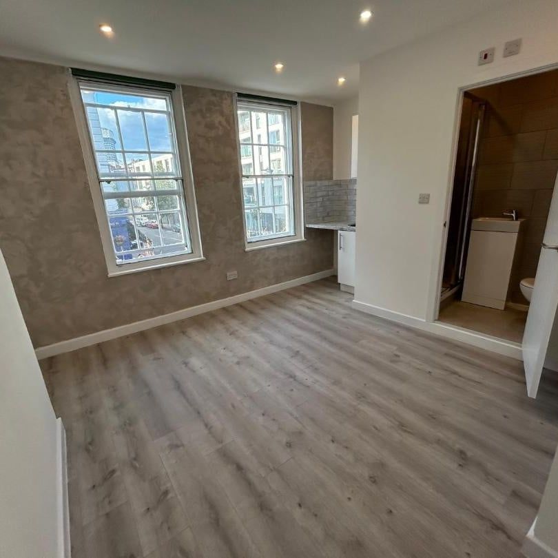 Studio Flat, London, SW1V - Photo 1