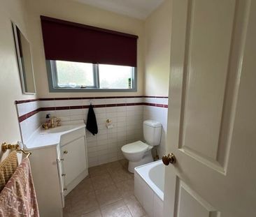 4 Bedroom Home in the heart of Croydon. - Photo 2