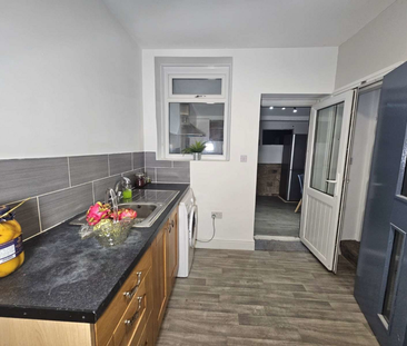 5 bedroom house of multiple occupation to rent - Photo 6