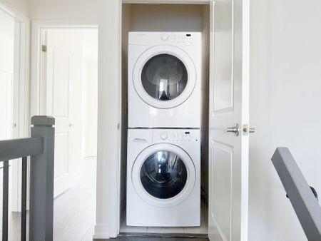 For Lease - 172 Squire Crescent, Oakville, Ontario - Photo 4