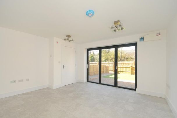 3 bedroom terraced house to rent - Photo 1