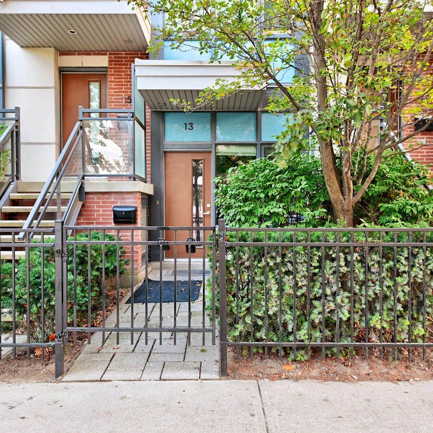 For Lease - 13 Oak Street, Toronto, Ontario - Photo 1