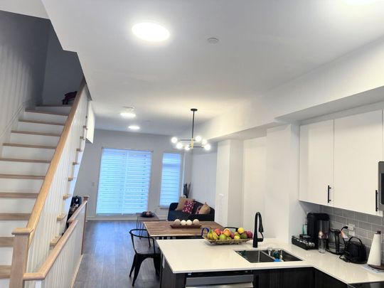 For Lease - 9 Spruce Pines Crescent Unit# Room 3, Toronto, Ontario - Photo 1