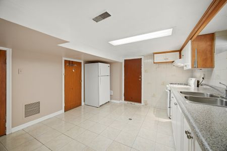 For Lease - 2000 Dufferin Street Unit# 2, Toronto, Ontario - Photo 3