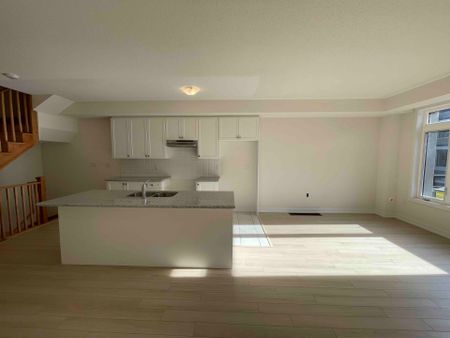 For Lease - 76 Riley Reed Lane, Richmond Hill, Ontario - Photo 4