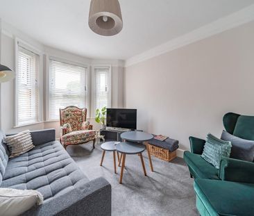 Caxton Gardens, Guildford - 3 bedrooms Property for lettings - Seym... - Photo 1