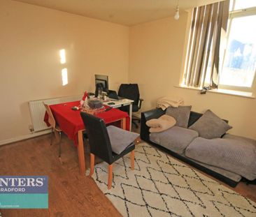 2 bedroom Flat To Let - Photo 1